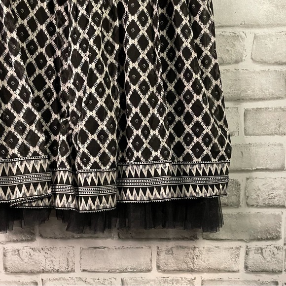 BCBG MaxAria Spaghetti Strap Black White Dress with Sequins Size 12 - Picture 4 of 14